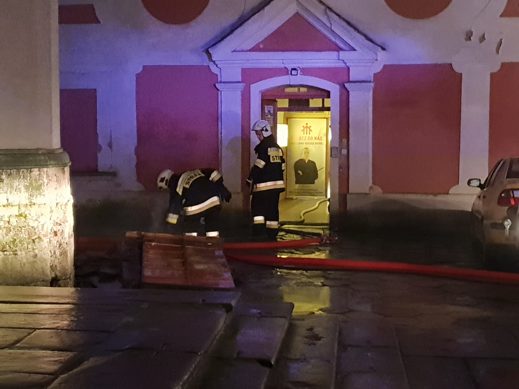 Pożar w Lądzie. Pali się w klasztorze! ZDJĘCIA