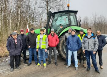 Rolnicy powstali. Korki na wiele kilometrów [FILM]