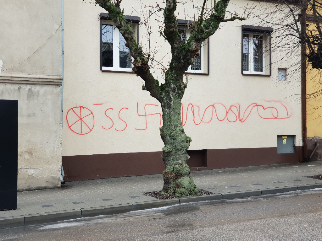 Faszystowskie graffiti w Słupcy