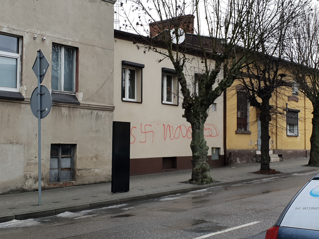 Faszystowskie graffiti w Słupcy