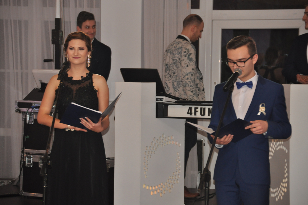 Tak się bawi Ekonomik na studniówce – FOTOGALERIA