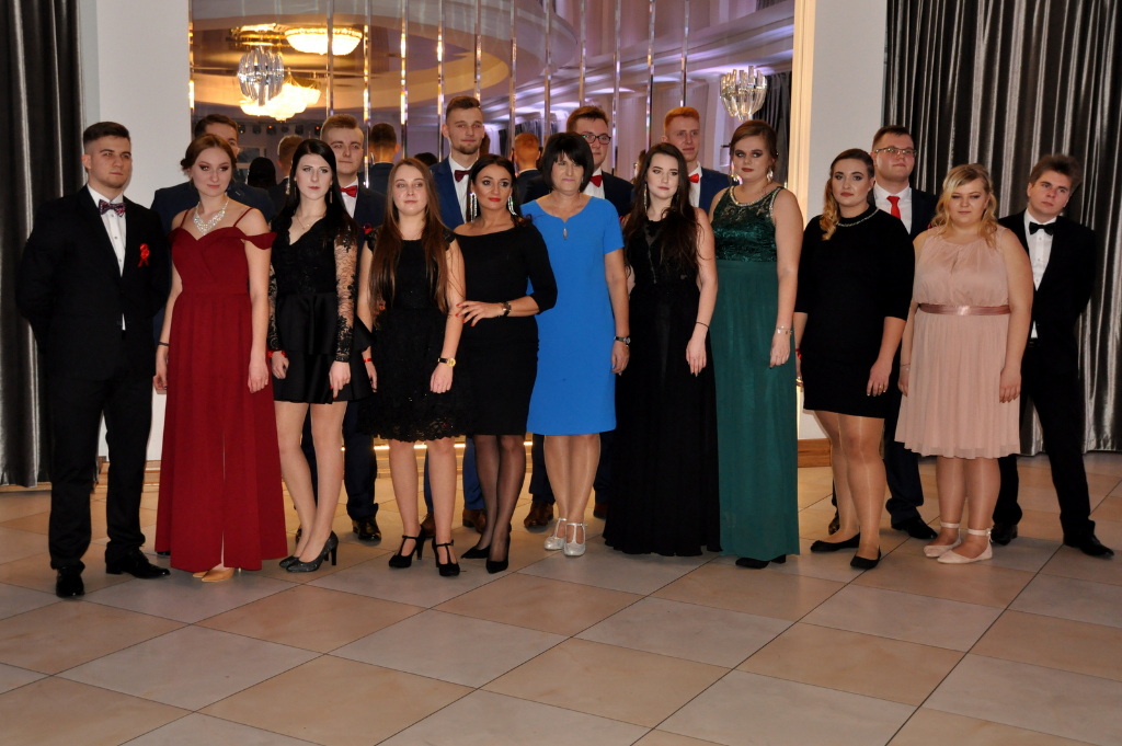 Tak się bawi Ekonomik na studniówce – FOTOGALERIA