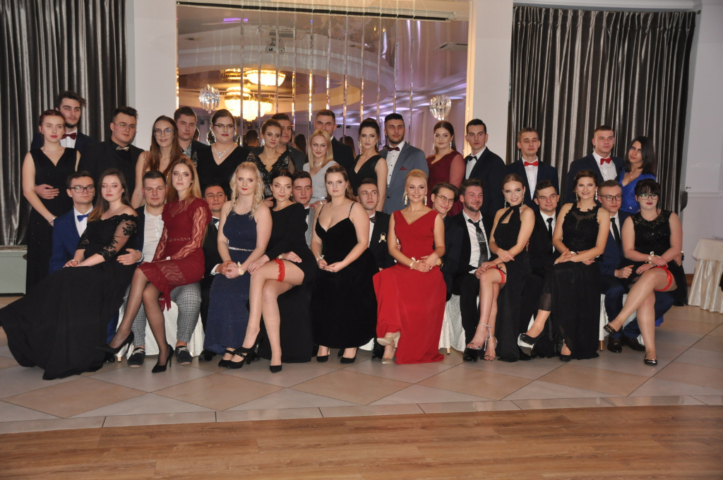 Tak się bawi Ekonomik na studniówce – FOTOGALERIA