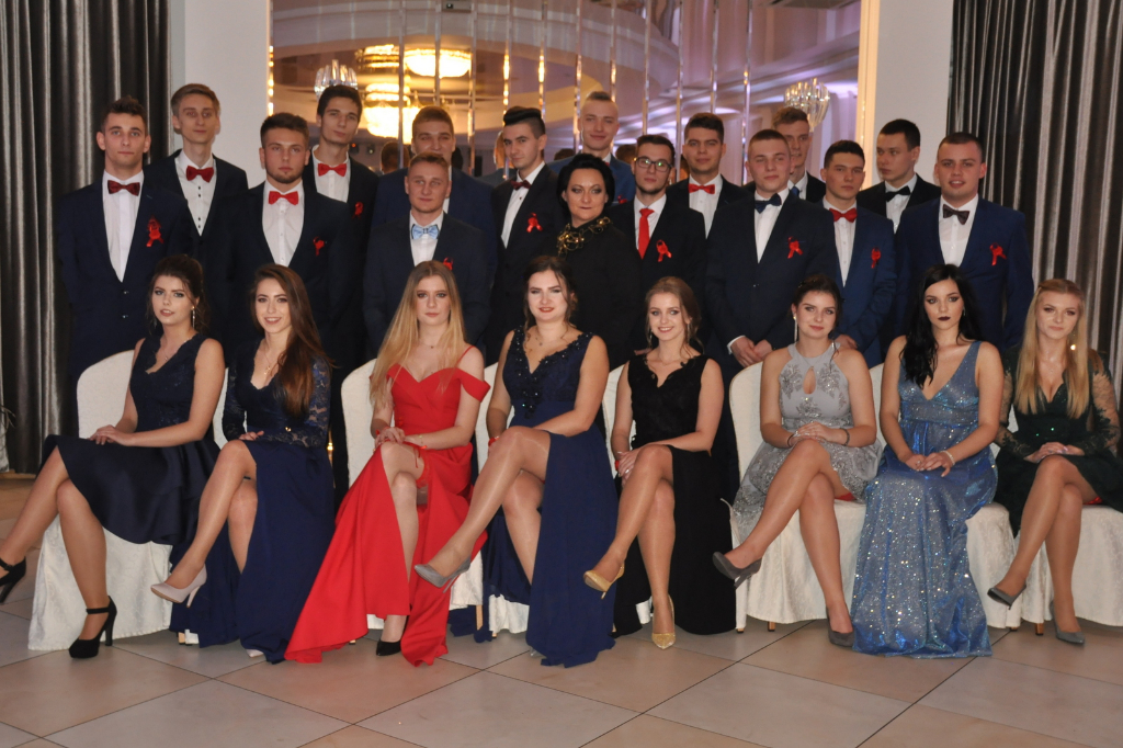 Tak się bawi Ekonomik na studniówce – FOTOGALERIA