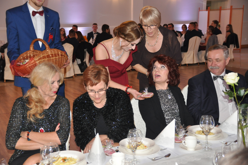 Tak się bawi Ekonomik na studniówce – FOTOGALERIA