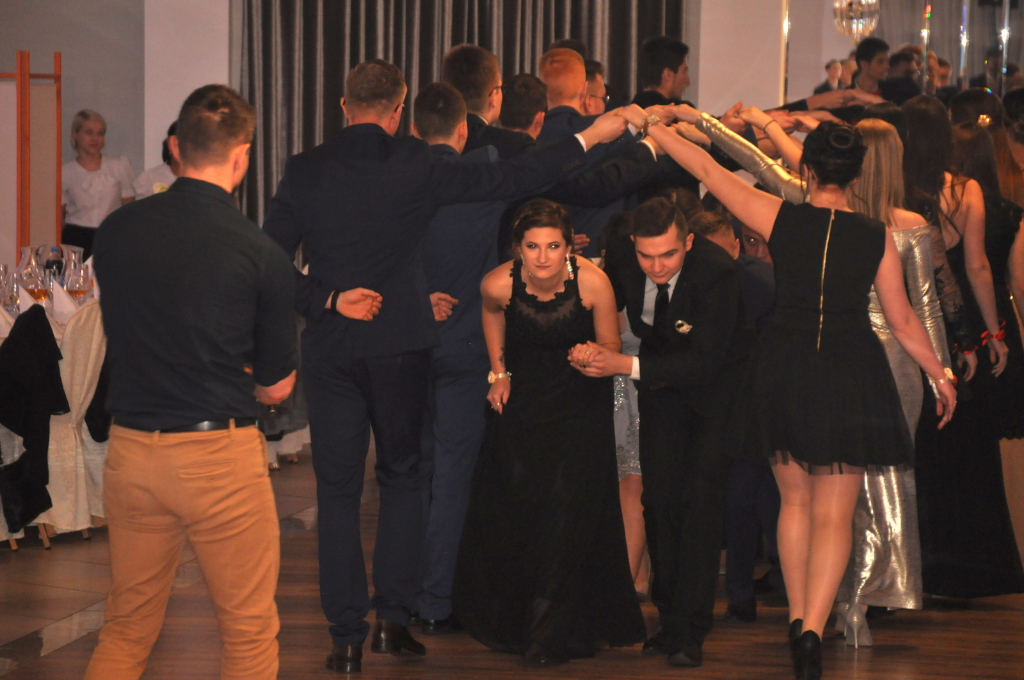 Tak się bawi Ekonomik na studniówce – FOTOGALERIA