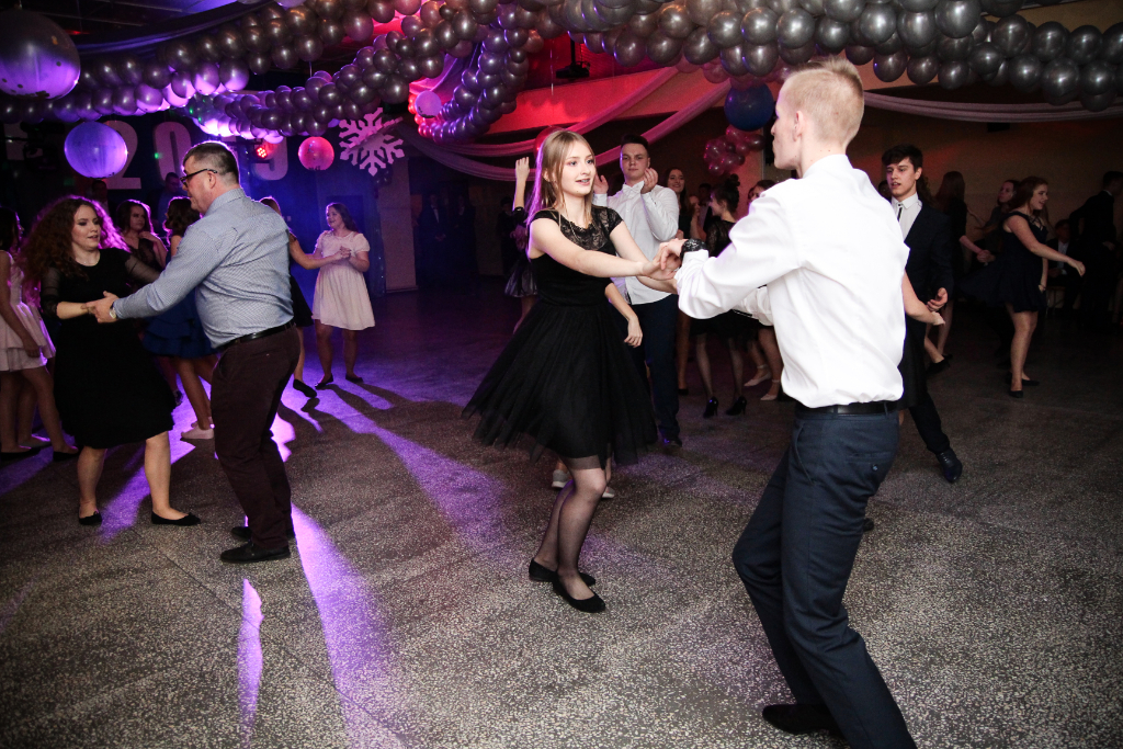 Bal Gimnazjalny. Zobacz ZDJĘCIA GRUPOWE