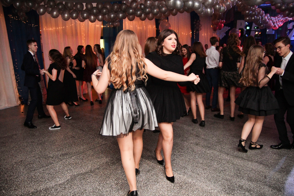 Bal Gimnazjalny. Zobacz ZDJĘCIA GRUPOWE