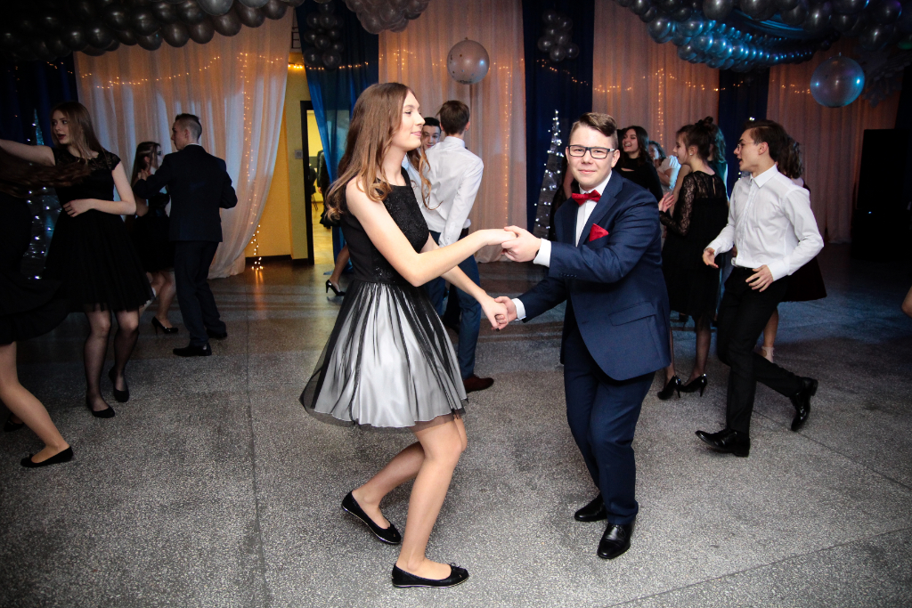 Bal Gimnazjalny. Zobacz ZDJĘCIA GRUPOWE