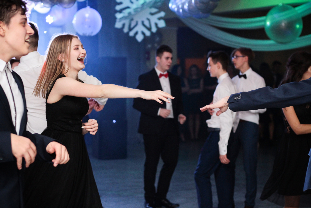 Bal Gimnazjalny. Zobacz ZDJĘCIA GRUPOWE