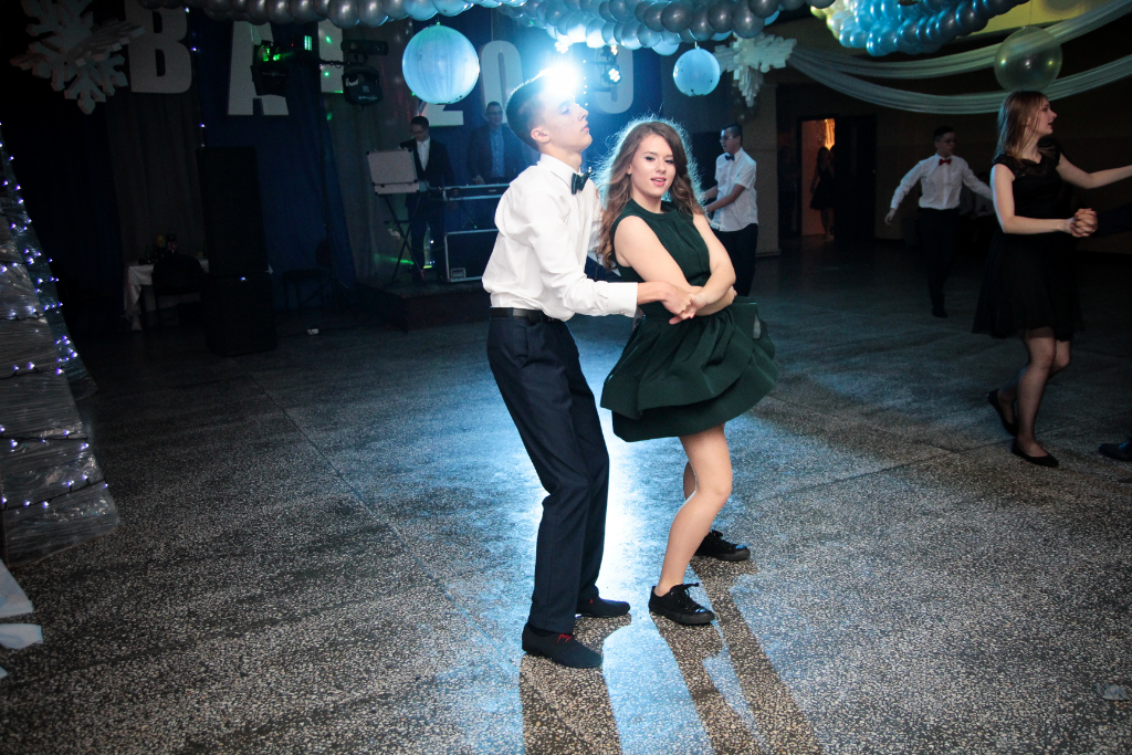 Bal Gimnazjalny. Zobacz ZDJĘCIA GRUPOWE