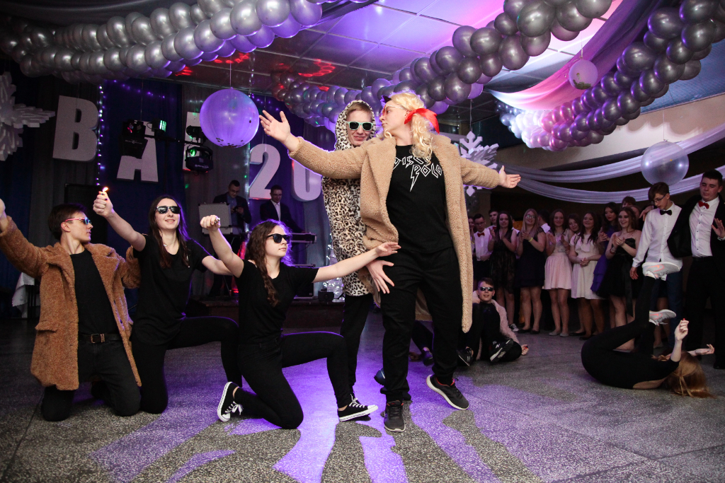 Bal Gimnazjalny. Zobacz ZDJĘCIA GRUPOWE