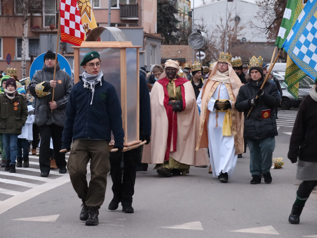 Orszak przeszedł ulicami Słupcy FILM i ZDJĘCIA