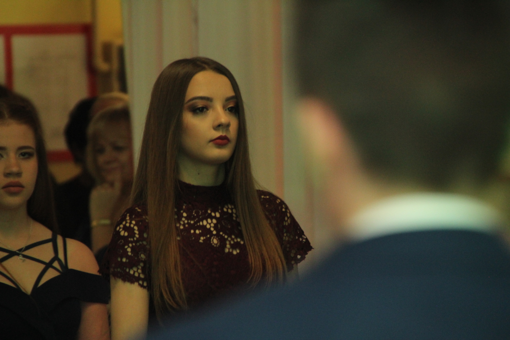 Gimnazjaliści bawią na studniówce ZDJĘCIA