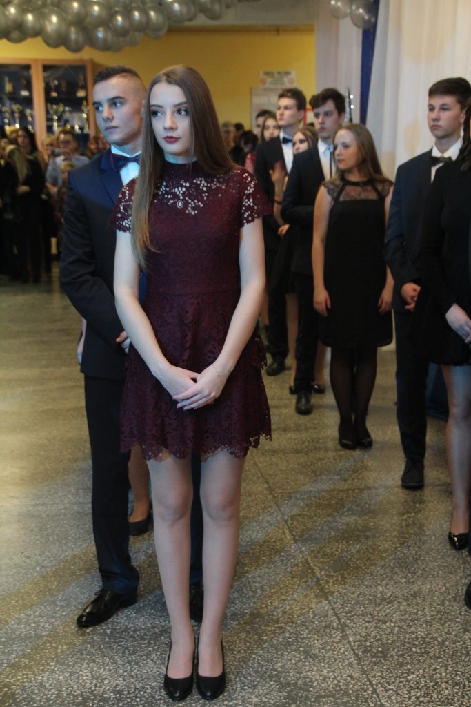 Gimnazjaliści bawią na studniówce ZDJĘCIA