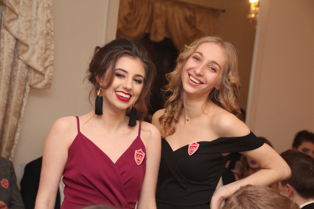 LO: Maturzyści bawią się na studniówce ZDJĘCIA