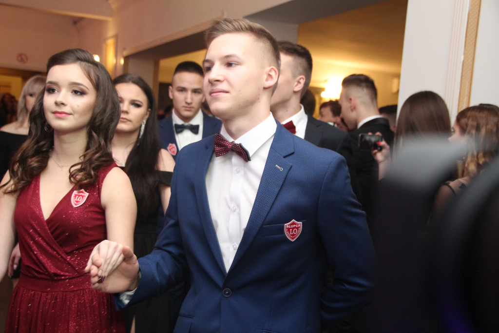 LO: Maturzyści bawią się na studniówce ZDJĘCIA