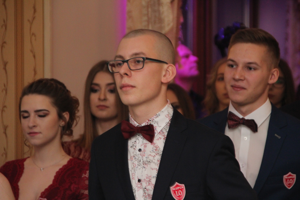 LO: Maturzyści bawią się na studniówce ZDJĘCIA