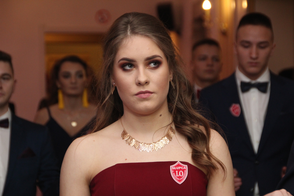 LO: Maturzyści bawią się na studniówce ZDJĘCIA