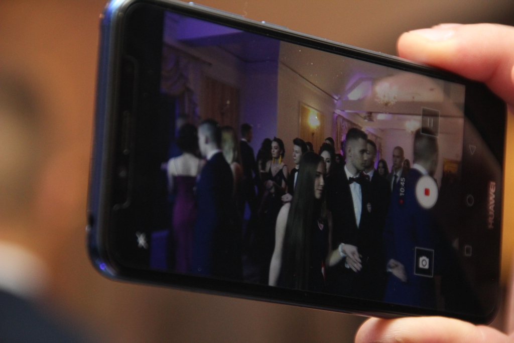 LO: Maturzyści bawią się na studniówce ZDJĘCIA