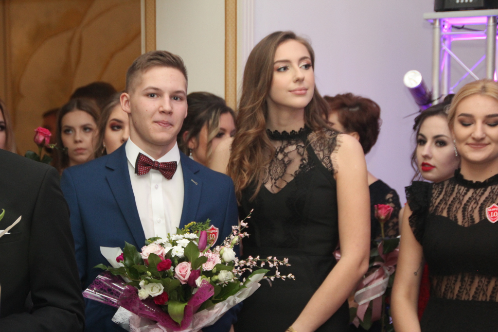 LO: Maturzyści bawią się na studniówce ZDJĘCIA