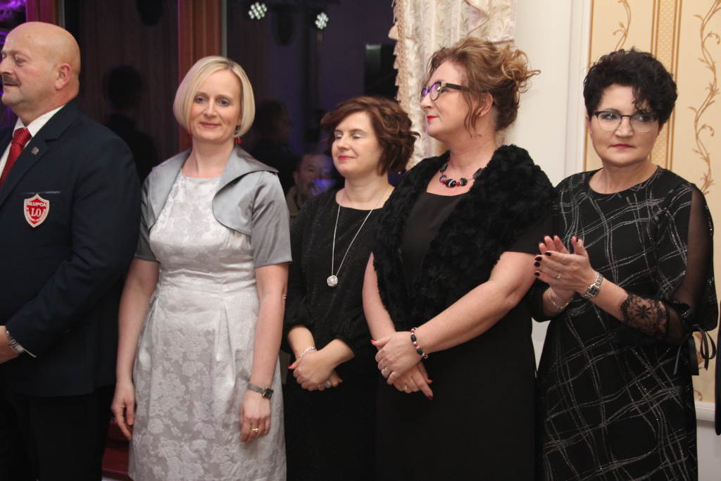 LO: Maturzyści bawią się na studniówce ZDJĘCIA