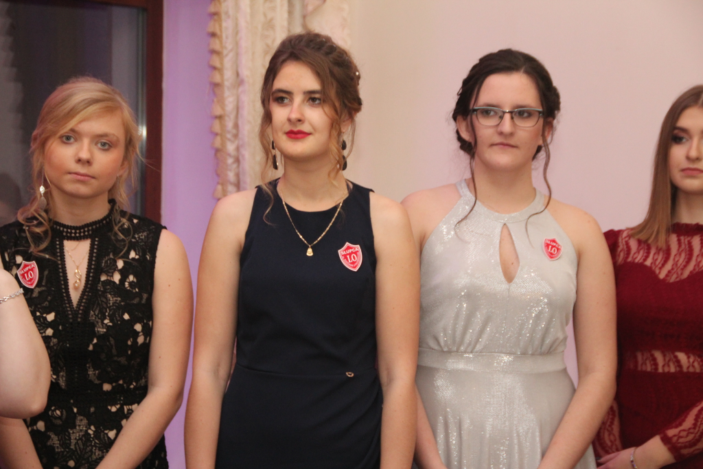 LO: Maturzyści bawią się na studniówce ZDJĘCIA