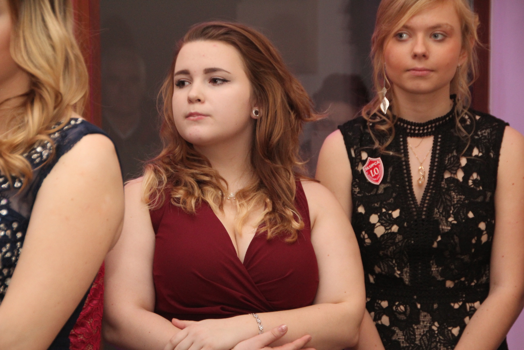 LO: Maturzyści bawią się na studniówce ZDJĘCIA