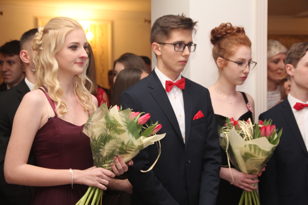 LO: Maturzyści bawią się na studniówce ZDJĘCIA