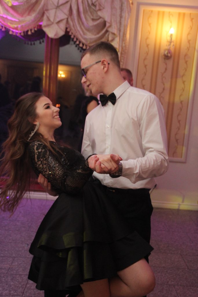 Studniówka LO: Tak się bawią maturzyści ZDJĘCIA