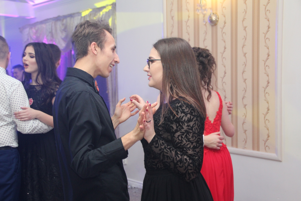 Studniówka LO: Tak się bawią maturzyści ZDJĘCIA