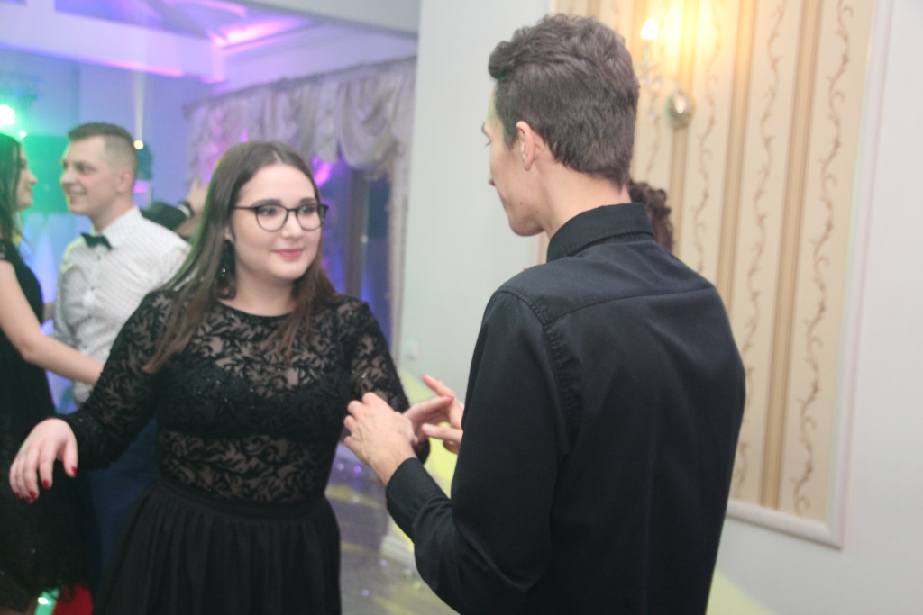 Studniówka LO: Tak się bawią maturzyści ZDJĘCIA