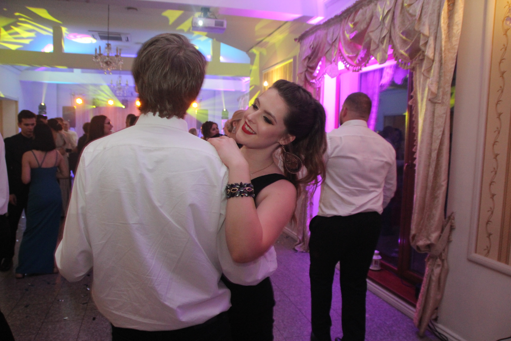 Studniówka LO: Tak się bawią maturzyści ZDJĘCIA