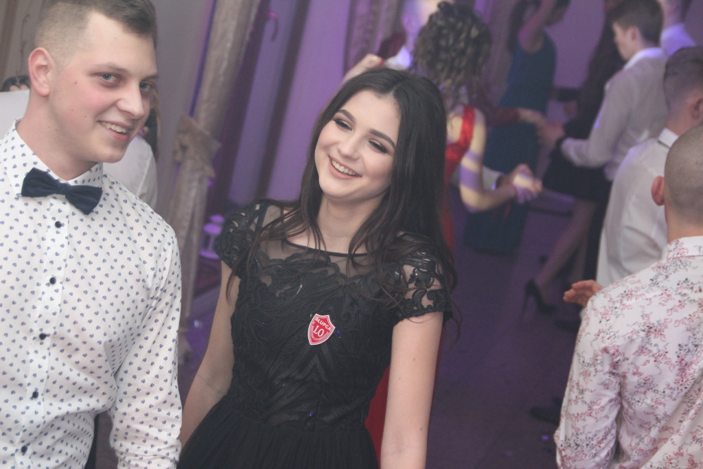 Studniówka LO: Tak się bawią maturzyści ZDJĘCIA