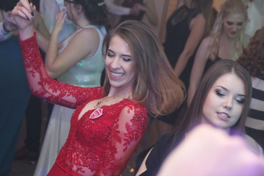 Studniówka LO: Tak się bawią maturzyści ZDJĘCIA