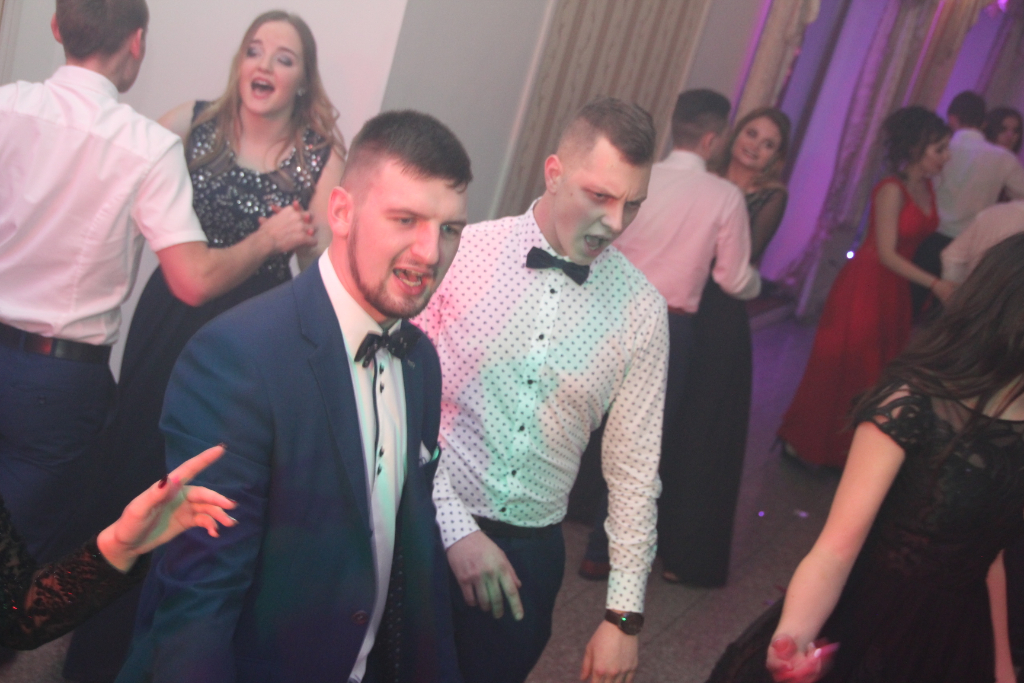 Studniówka LO: Tak się bawią maturzyści ZDJĘCIA