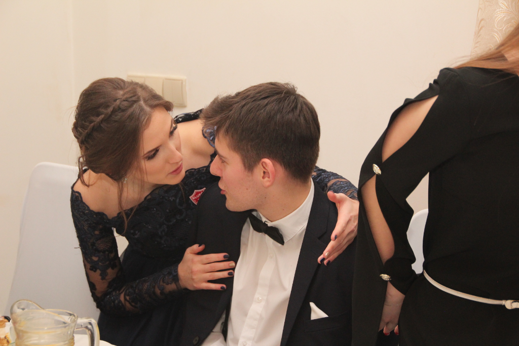 Studniówka LO: Tak się bawią maturzyści ZDJĘCIA