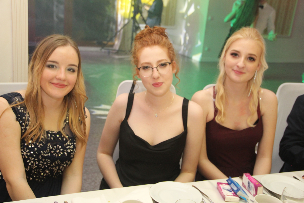 Studniówka LO: Tak się bawią maturzyści ZDJĘCIA