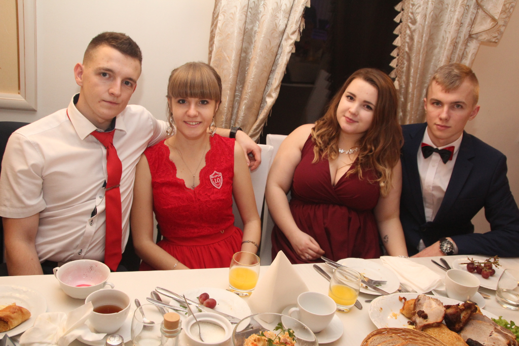 Studniówka LO: Tak się bawią maturzyści ZDJĘCIA