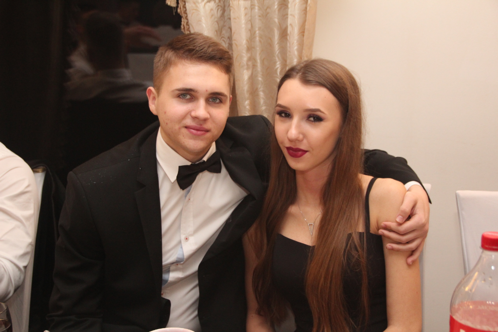 Studniówka LO: Tak się bawią maturzyści ZDJĘCIA