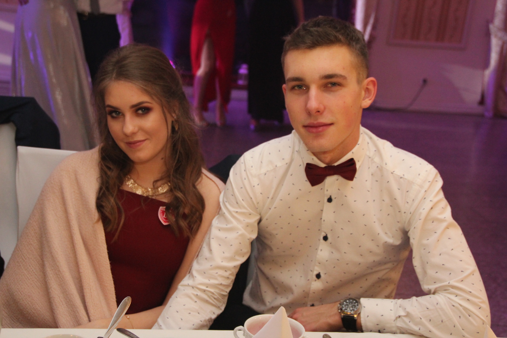 Studniówka LO: Tak się bawią maturzyści ZDJĘCIA