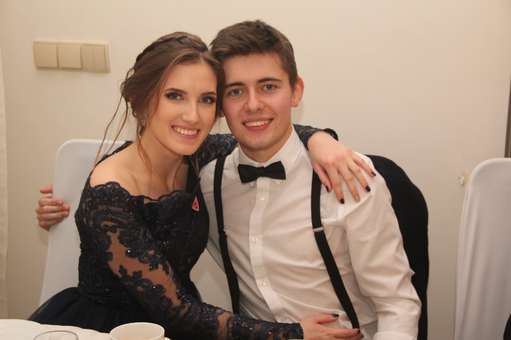 Studniówka LO: Tak się bawią maturzyści ZDJĘCIA