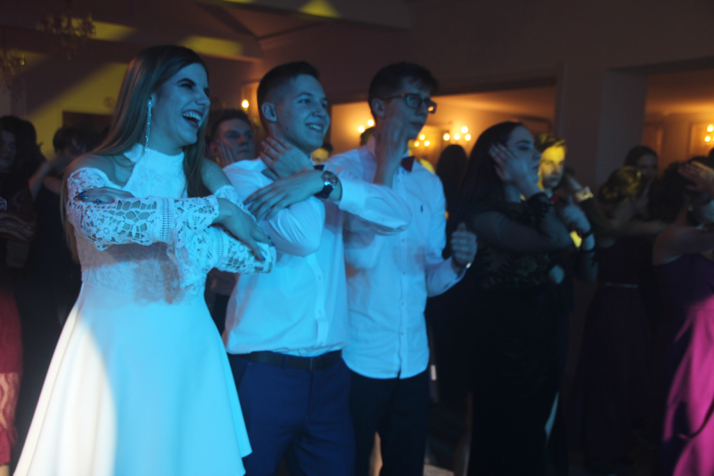 Studniówka LO: Tak się bawią maturzyści ZDJĘCIA