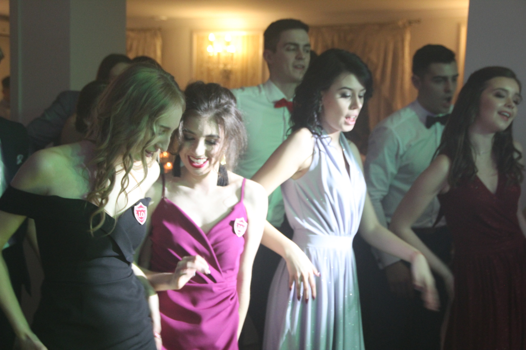 Studniówka LO: Tak się bawią maturzyści ZDJĘCIA