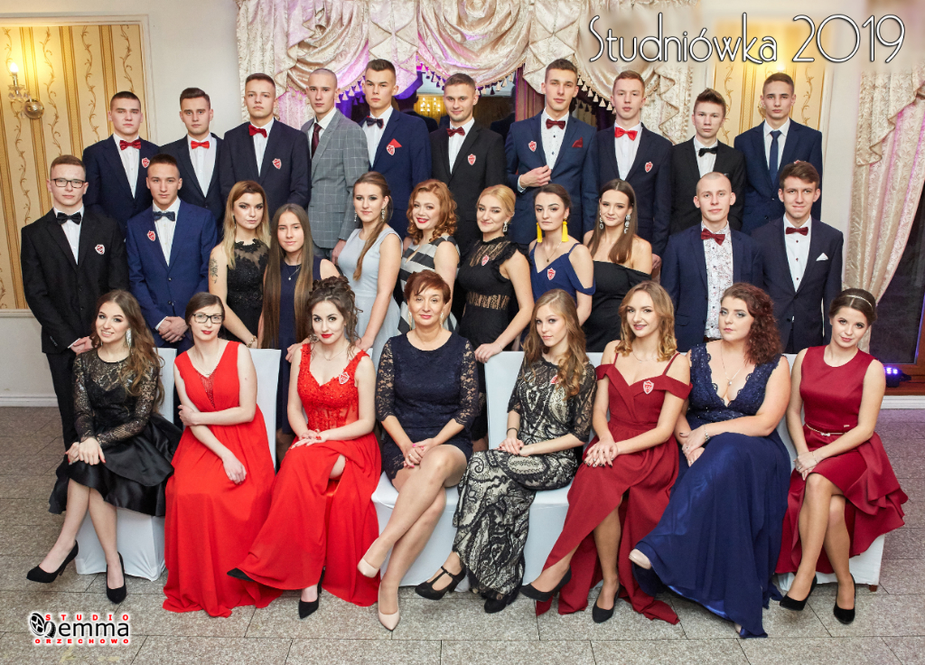 Studniówka LO: Zobacz zdjęcia grupowe