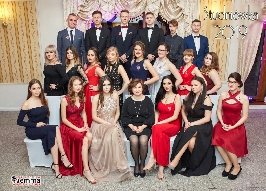 Studniówka LO: Zobacz zdjęcia grupowe