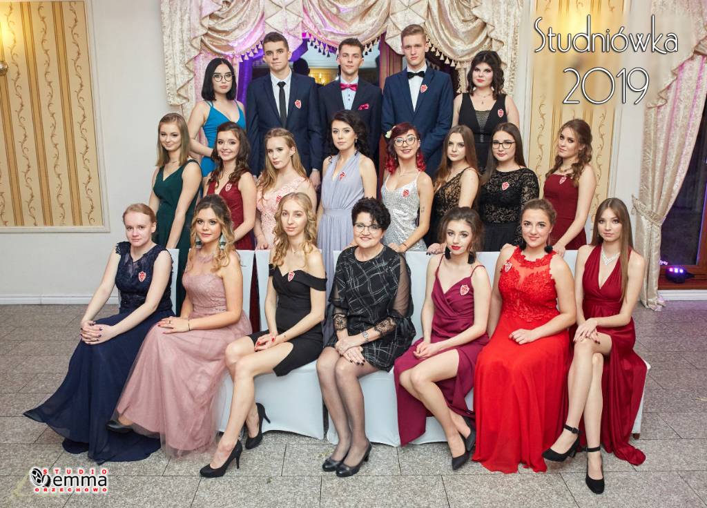Studniówka LO: Zobacz zdjęcia grupowe