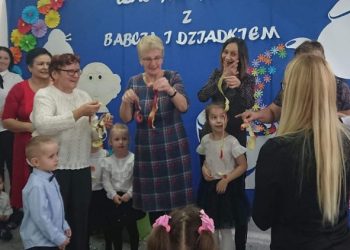 Pierwszy Dzień Babci i Dziadka w Bajce