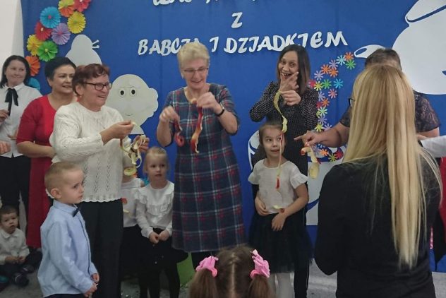 Pierwszy Dzień Babci i Dziadka w Bajce