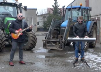 „Biurokracji mam więcej niż gnoju”. Śpiewają o bolączkach rolnika